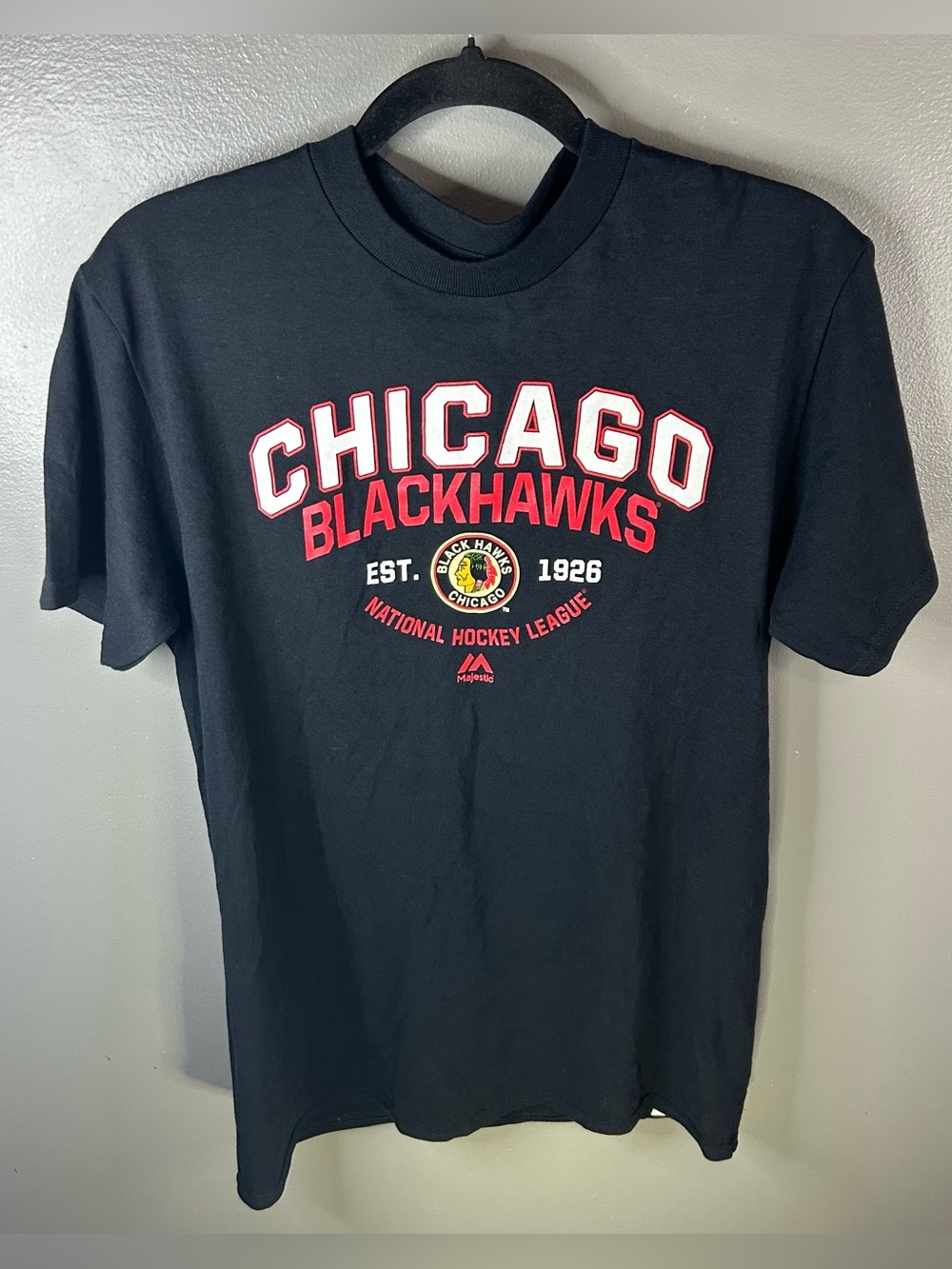Chicago Blackhawks Majestic NHL Hockey Black T-Shirt Size Small New With Tags